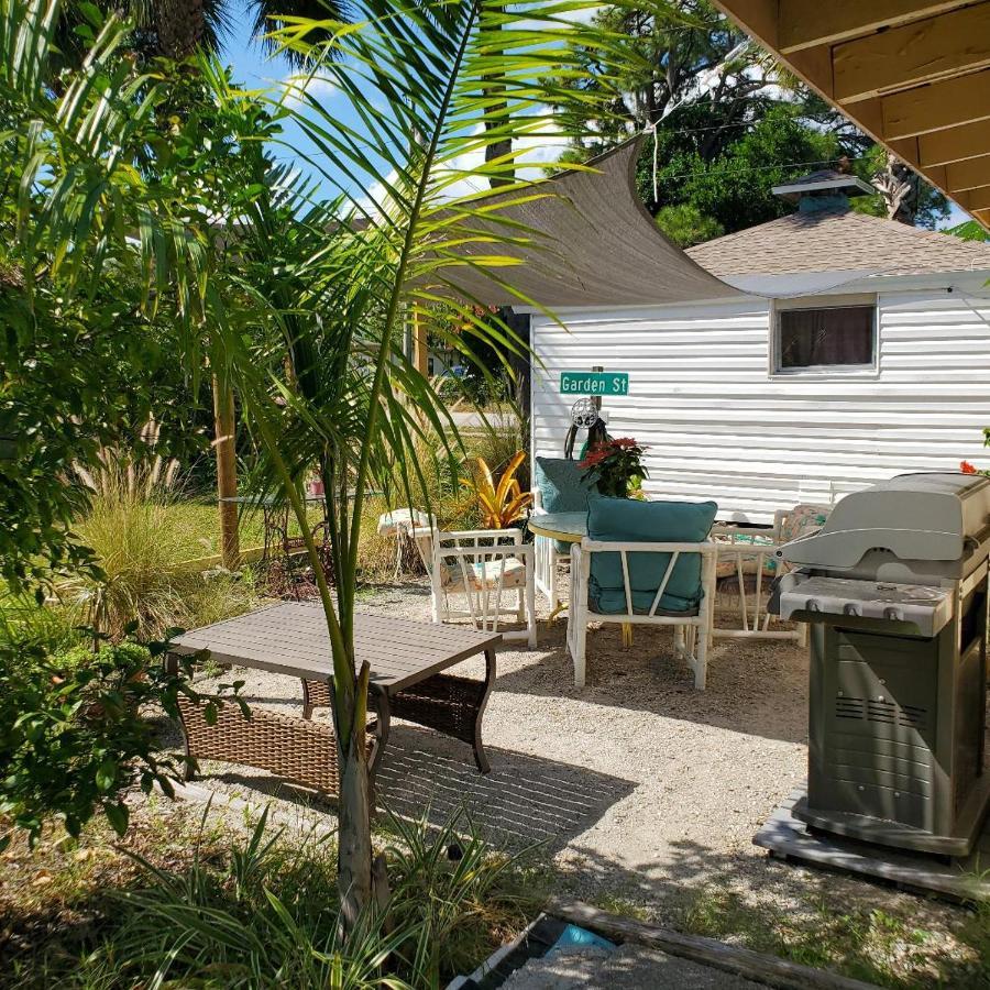 1 Beige Cozy Bungalow Or 1 White Cozy Efficiency Cottage In Titusville Exteriér fotografie