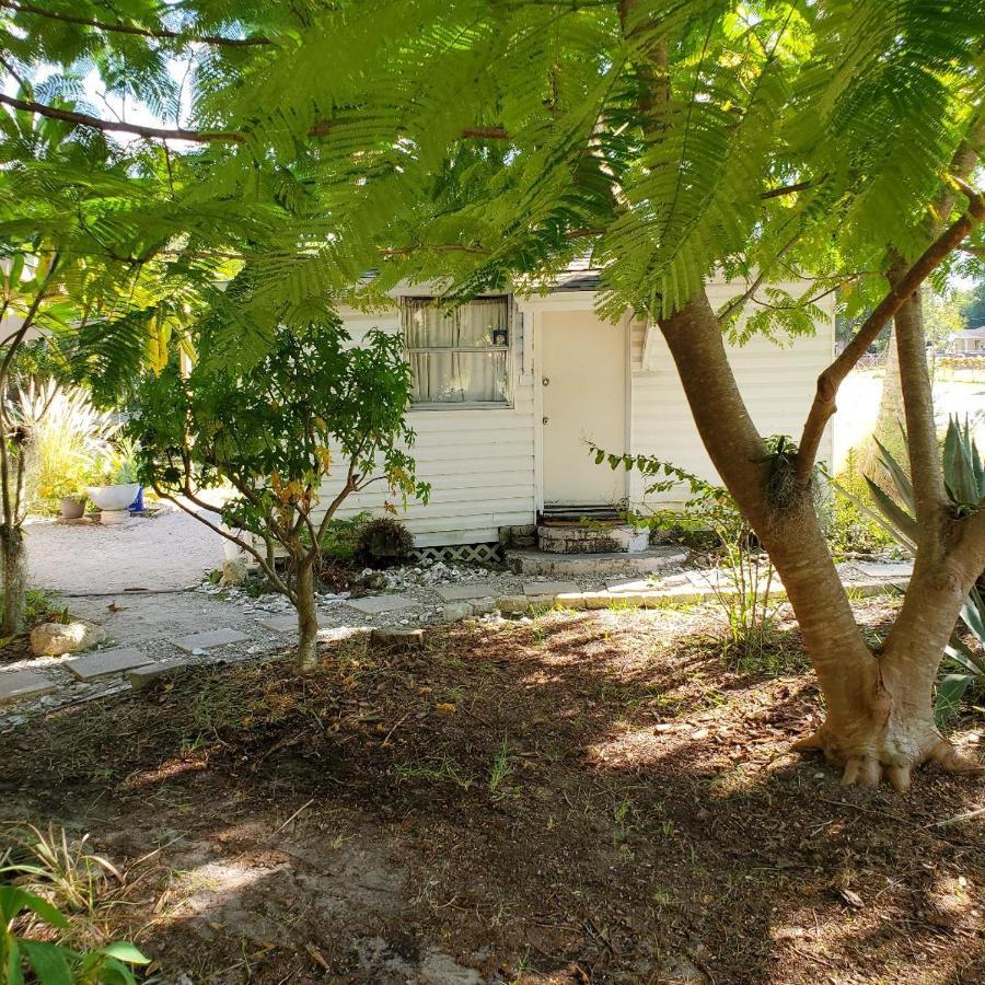 1 Beige Cozy Bungalow Or 1 White Cozy Efficiency Cottage In Titusville Exteriér fotografie