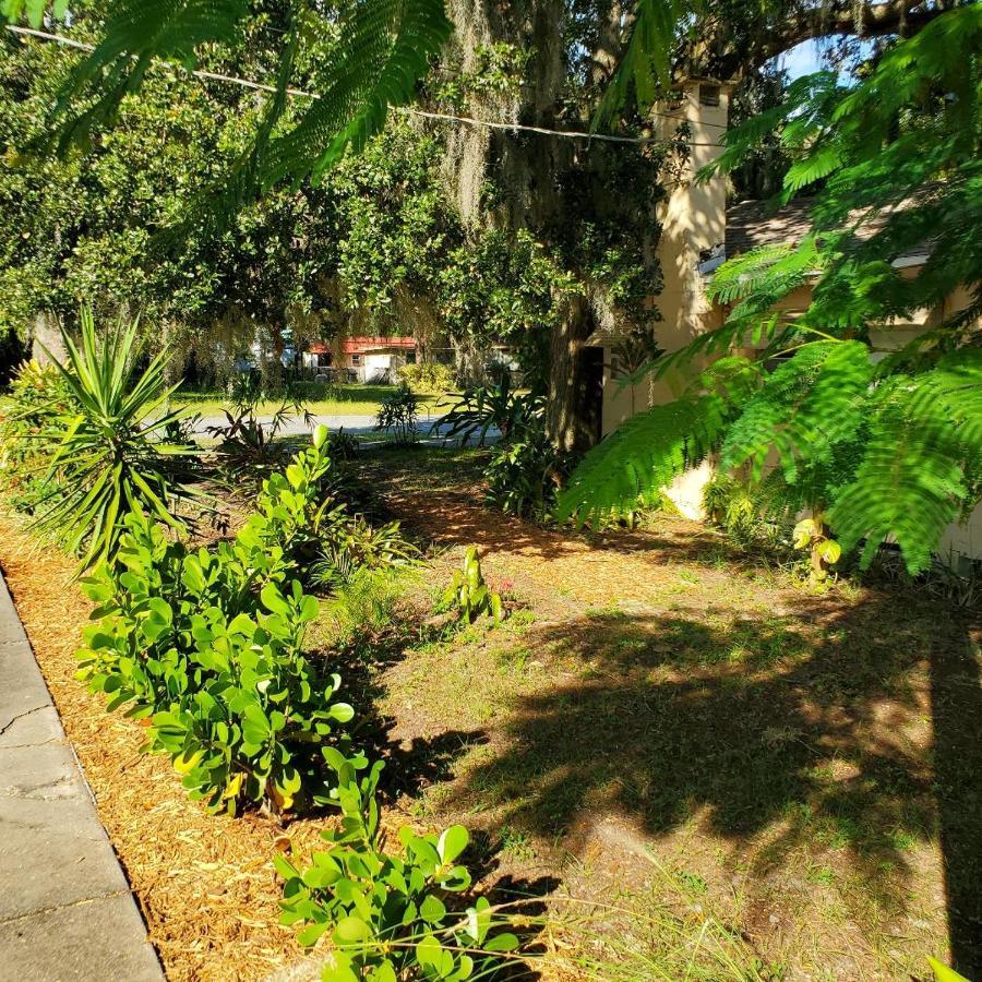 1 Beige Cozy Bungalow Or 1 White Cozy Efficiency Cottage In Titusville Exteriér fotografie