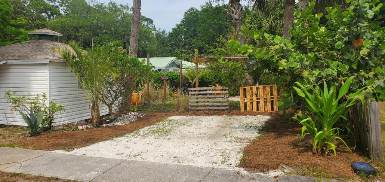 1 Beige Cozy Bungalow Or 1 White Cozy Efficiency Cottage In Titusville Exteriér fotografie