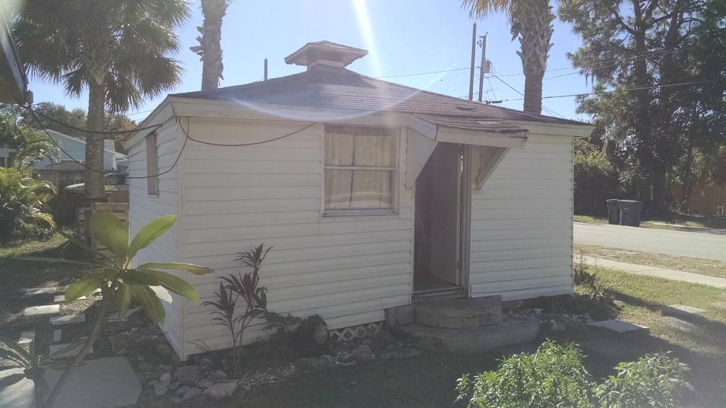 1 Beige Cozy Bungalow Or 1 White Cozy Efficiency Cottage In Titusville Exteriér fotografie