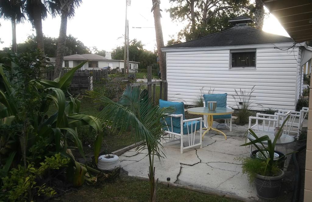 1 Beige Cozy Bungalow Or 1 White Cozy Efficiency Cottage In Titusville Exteriér fotografie