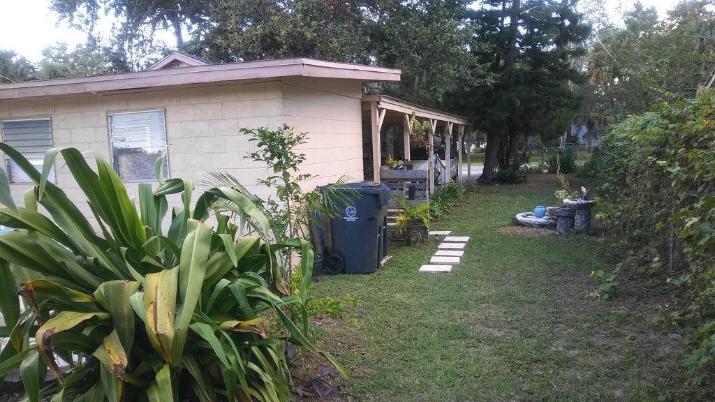 1 Beige Cozy Bungalow Or 1 White Cozy Efficiency Cottage In Titusville Exteriér fotografie