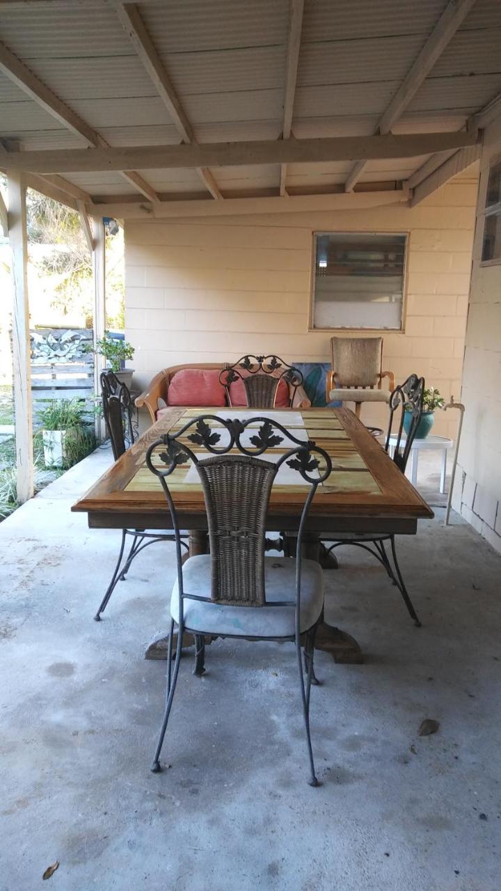1 Beige Cozy Bungalow Or 1 White Cozy Efficiency Cottage In Titusville Exteriér fotografie
